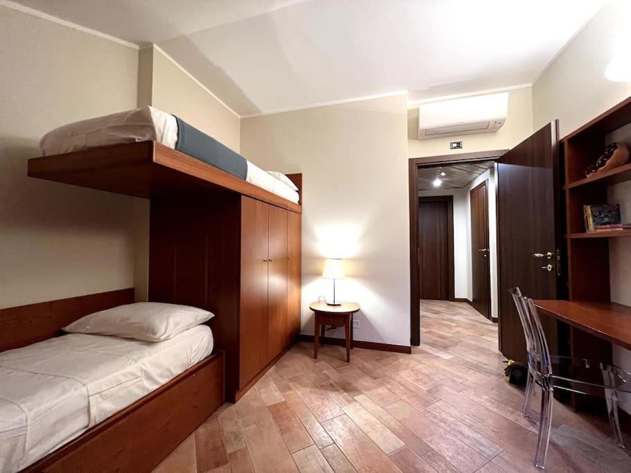 Apartamento Attico In Piazza Matteotti Desenzano del Garda Exterior foto