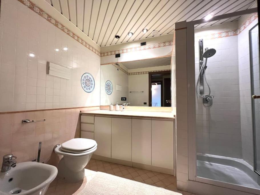 Apartamento Attico In Piazza Matteotti Desenzano del Garda Exterior foto