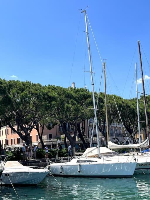 Apartamento Attico In Piazza Matteotti Desenzano del Garda Exterior foto