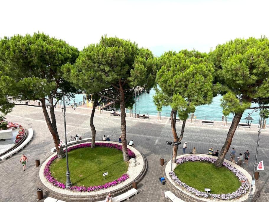 Apartamento Attico In Piazza Matteotti Desenzano del Garda Exterior foto