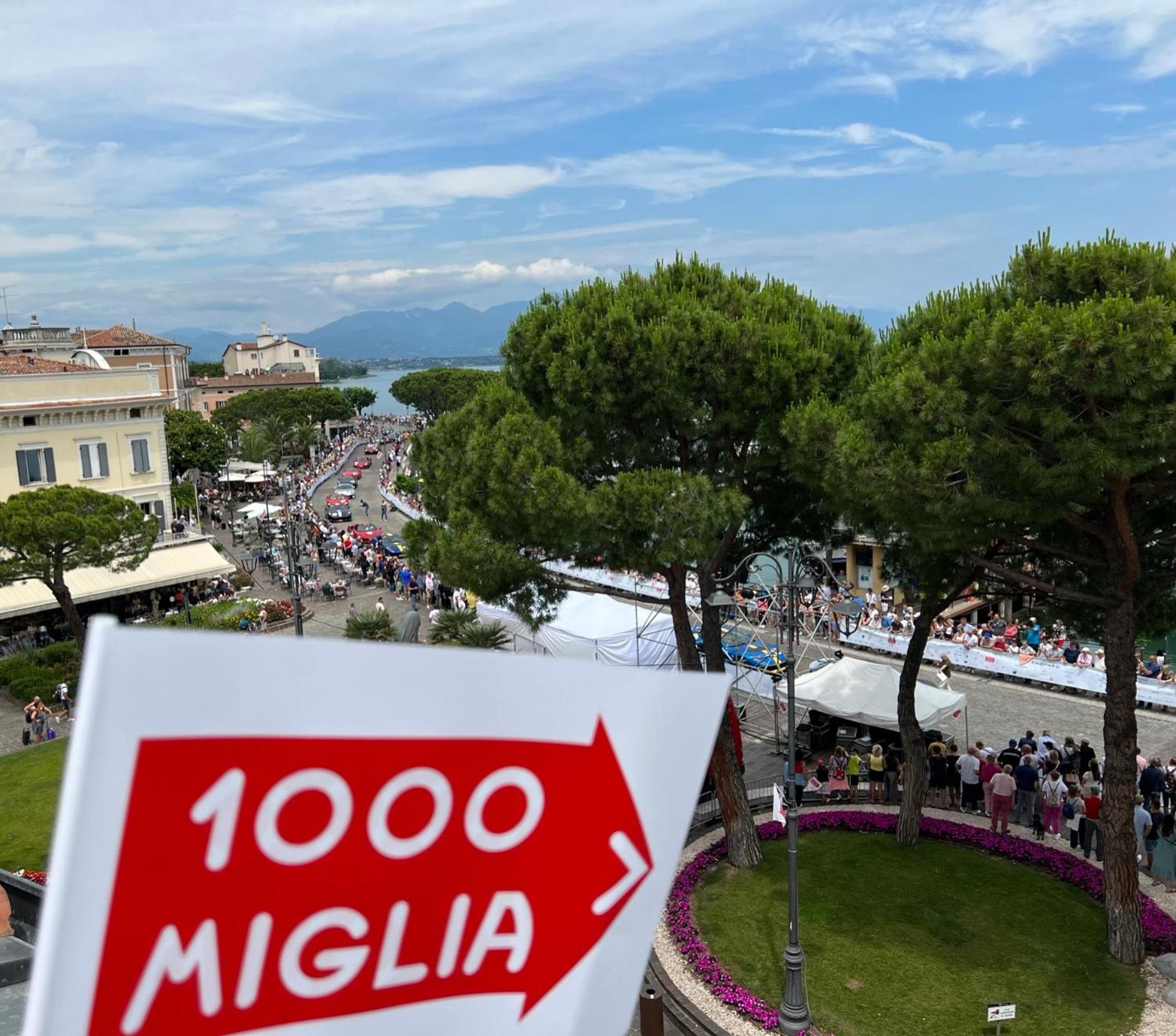 Apartamento Attico In Piazza Matteotti Desenzano del Garda Exterior foto